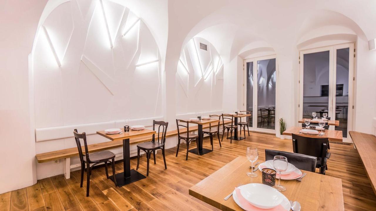 Penzion A Restaurace 14 Hostinne  Exterior photo